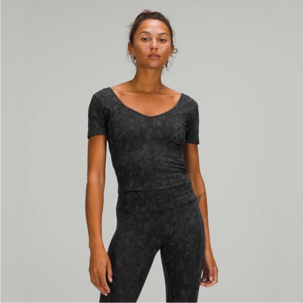 Lululemon Align Short Sleeve Tee Nulu in Hideaway Camo Coal Gray Size 4